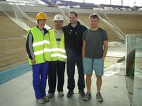 Na prohlídce stavby velodromu, Lada Kozlíková vlevo